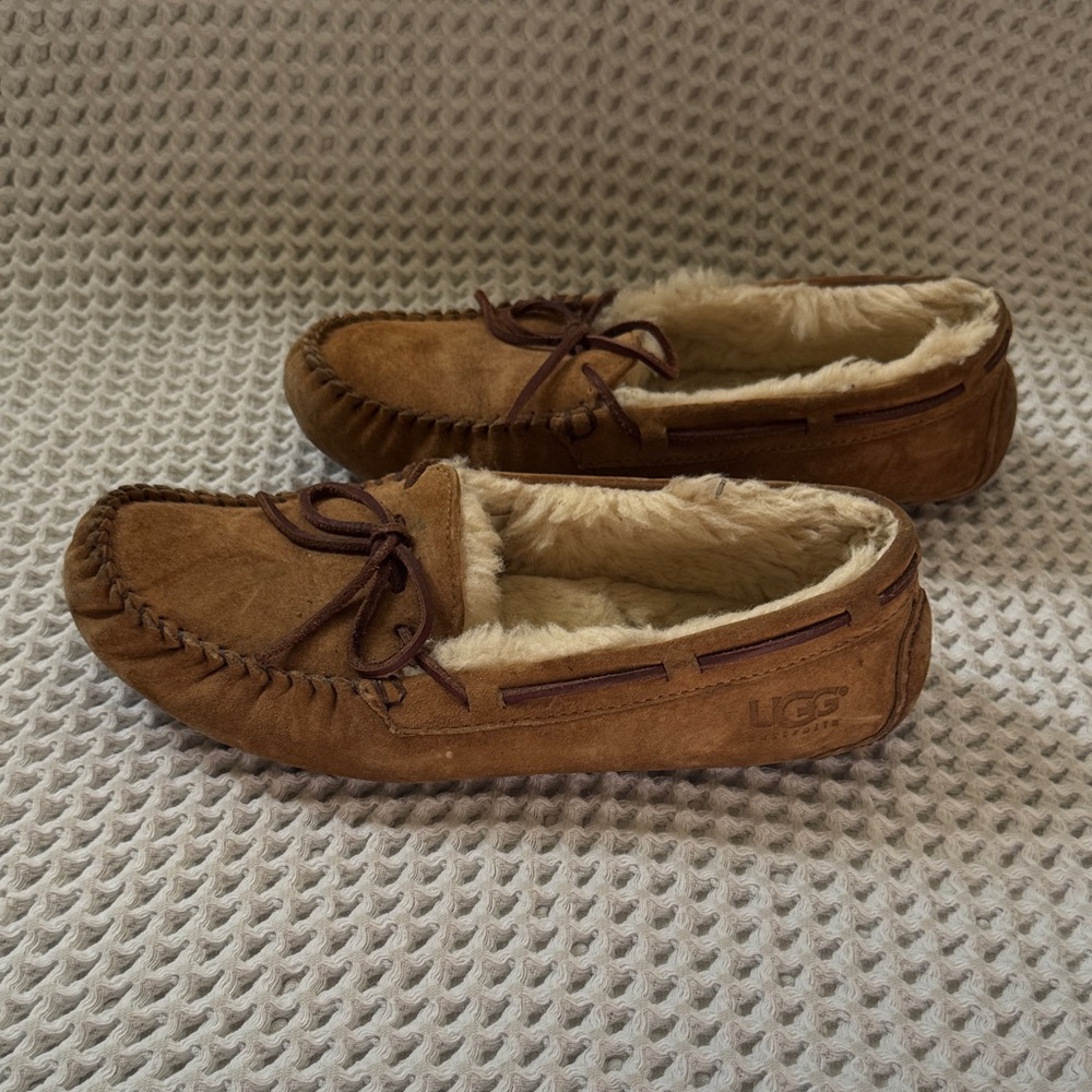 UGG DAKOTA